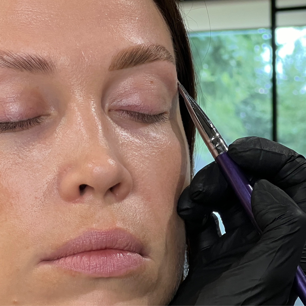 Окрашивание бровей