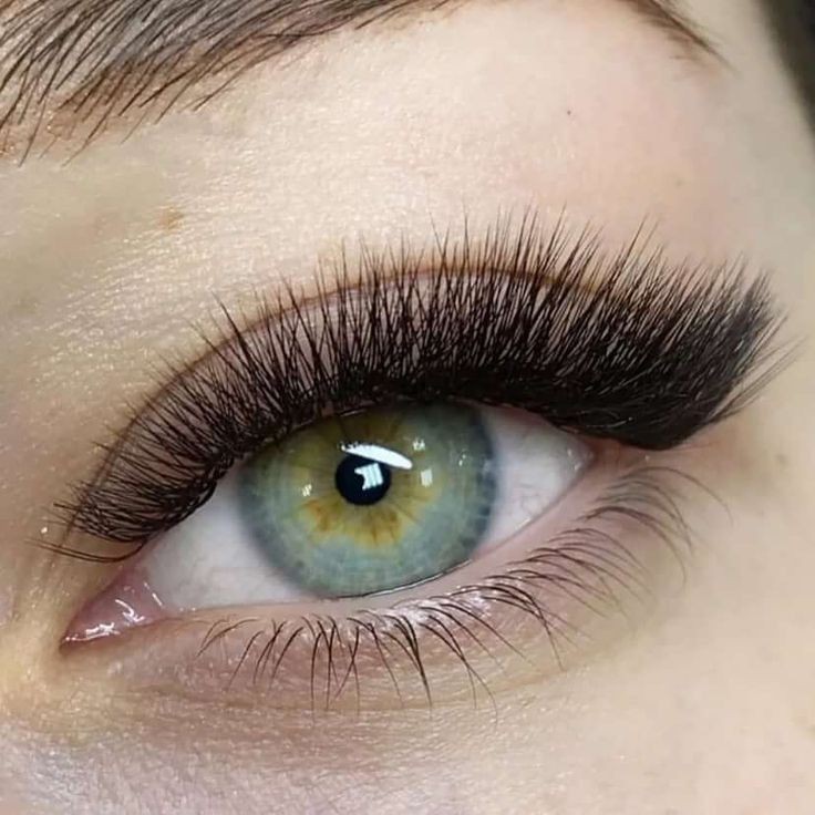 Наращивание ресниц 4D