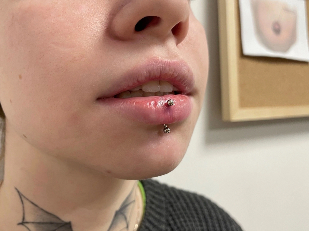 Пирсинг губы