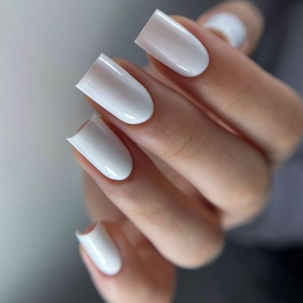 Маникюр покрытие в один тон(укрепление включено)/2500