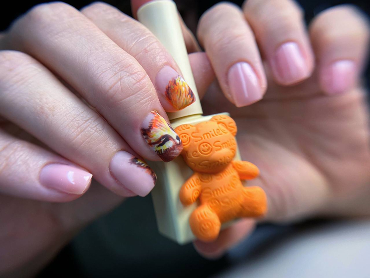 1.1 Маникюр+Гельлак+Дизайн легкий (работа др.мастера)