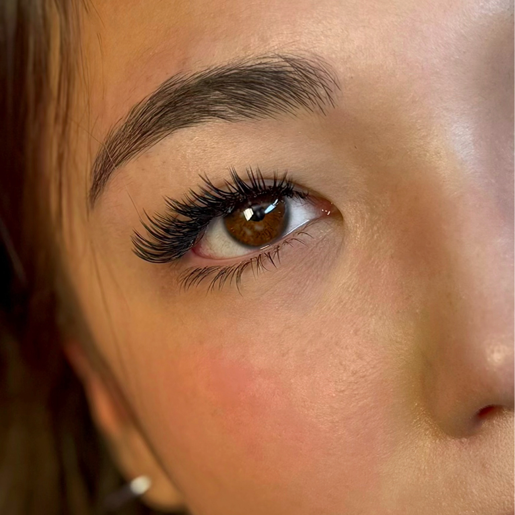 Наращивание нижних ресниц