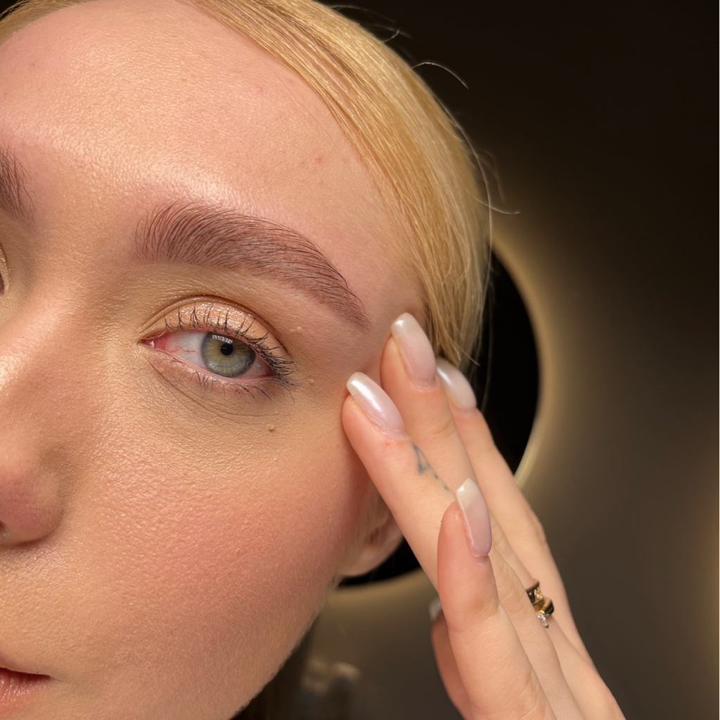 Коррекция бровей