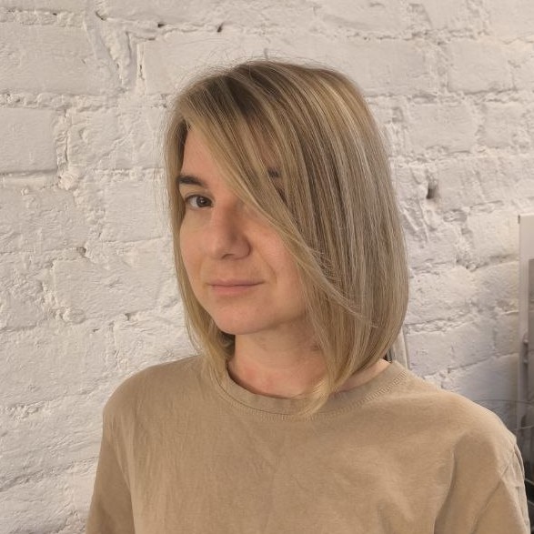 Стрижка средней длины волос