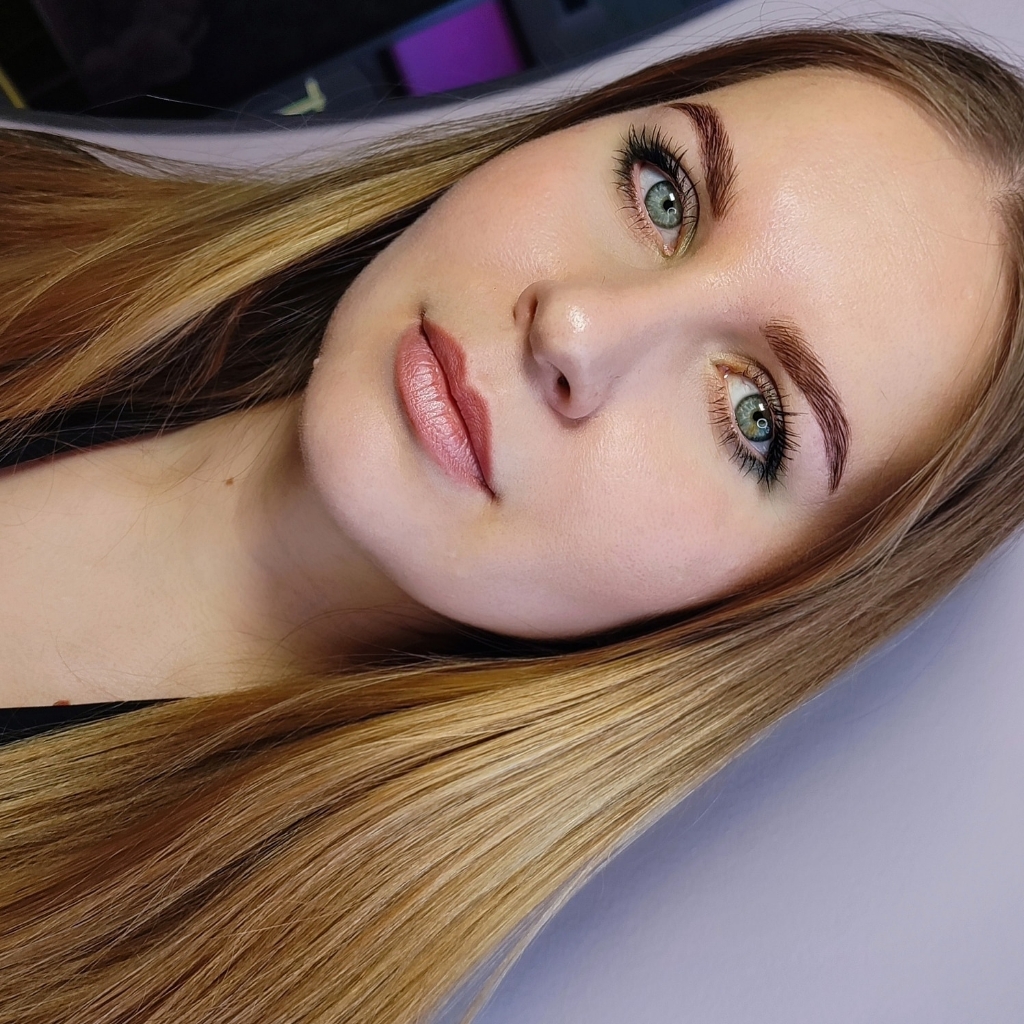 Долговременная укладки и коррекция бровей