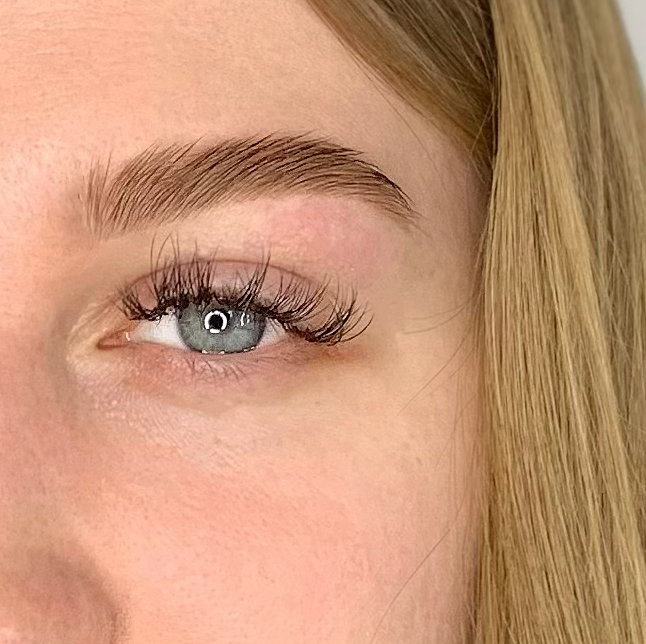 Коррекция и окрашивание бровей