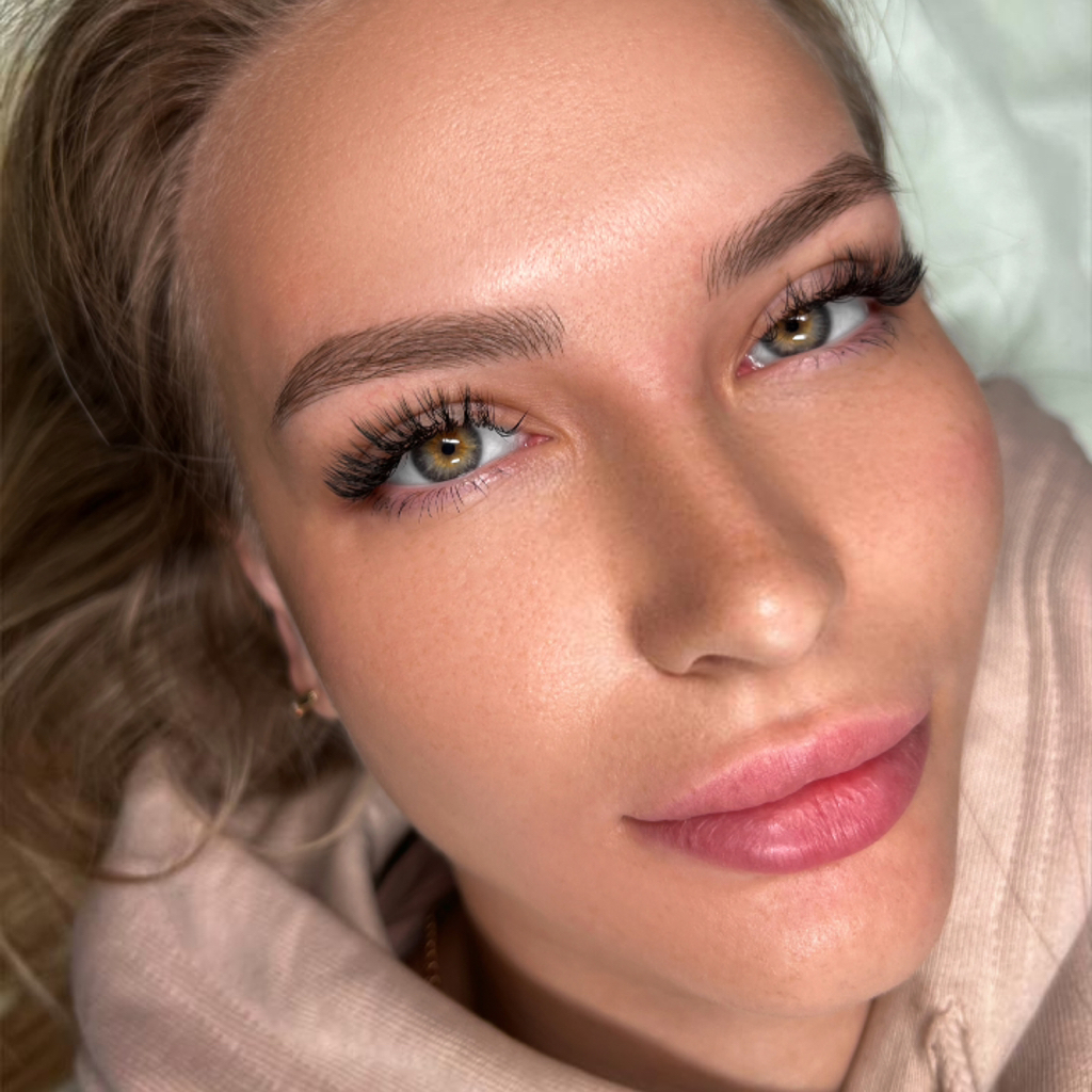 Обновление перманентного макияжа бровей