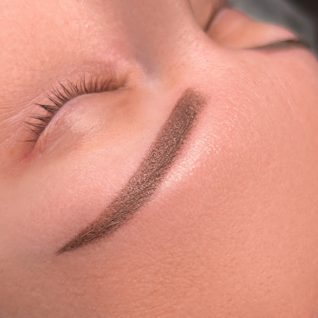 Коррекция перманентного макияжа бровей