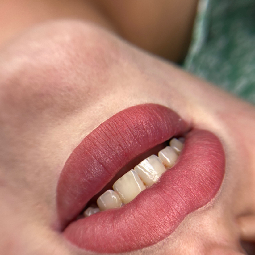 Перманентный макияж губ