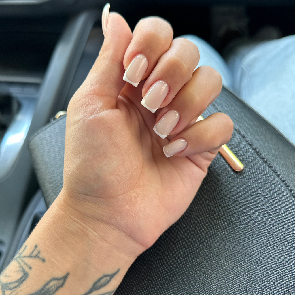 Маникюр с дизайном «френч»