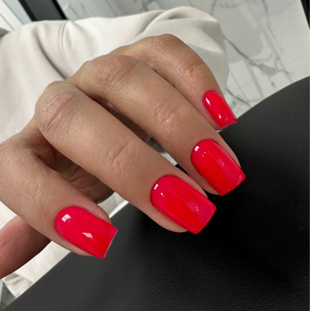 Маникюр с покрытием гель-лак