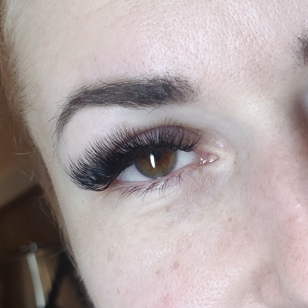 Наращивание ресниц 4Д