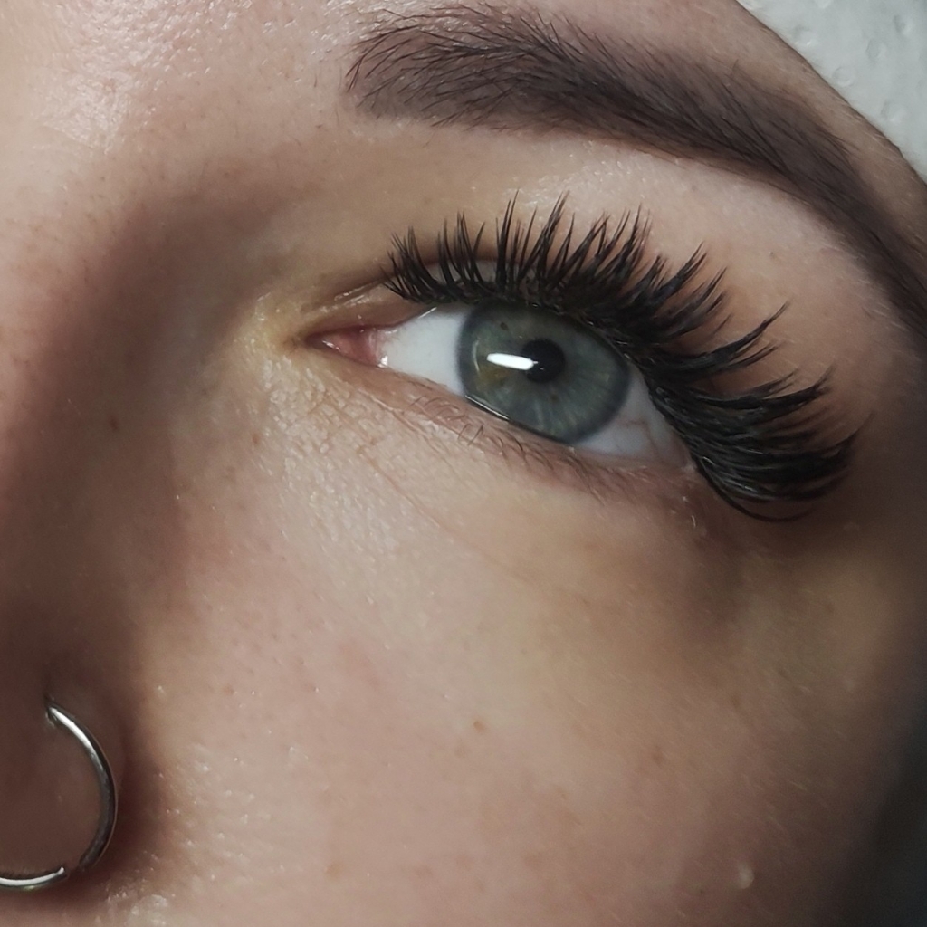 Наращивание ресниц 3Д