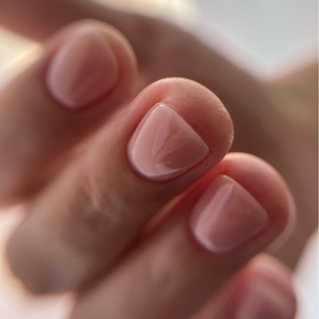 Покрытие на короткие ногти  
Все включено  (снятие,маникюр,покрытие,моделирование- укрепление,любой дизайн,стерильные инструменты,массаж ручек)