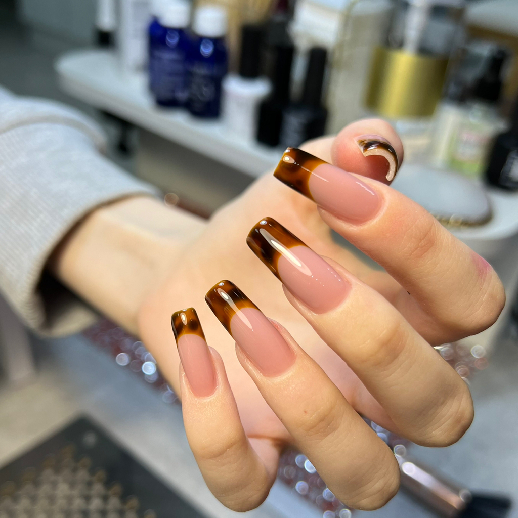 Коррекция нарощенных ногтей