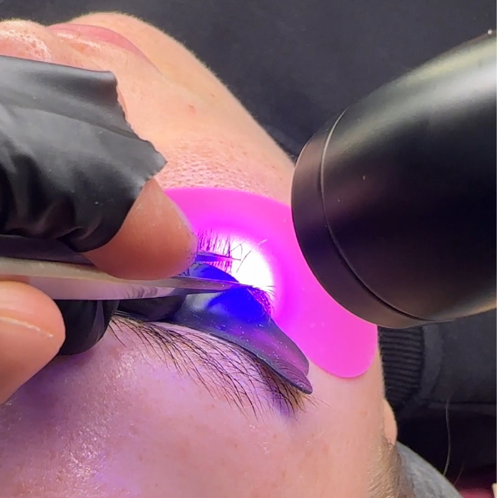 LED наращивание ресниц MaxFactor