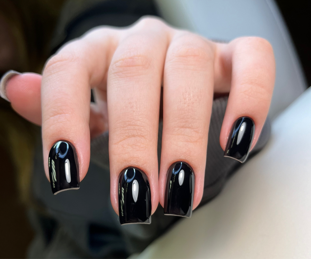 Комбо 1 (снятие,выравнивание,покрытие) входит в стоимость ремонт до двух ногтей.легкий дизайн