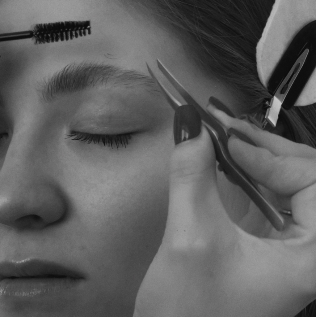 коррекция бровей