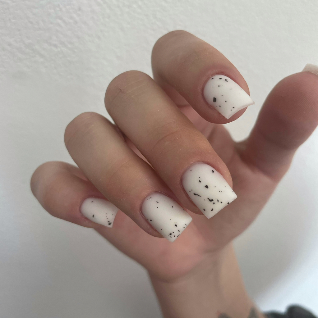 Маникюр с покрытием гель-лак