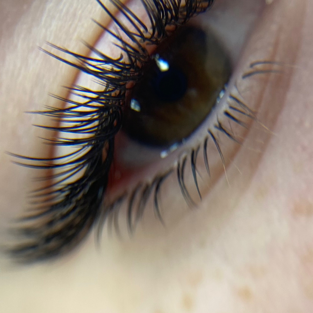 Нижние ресницы