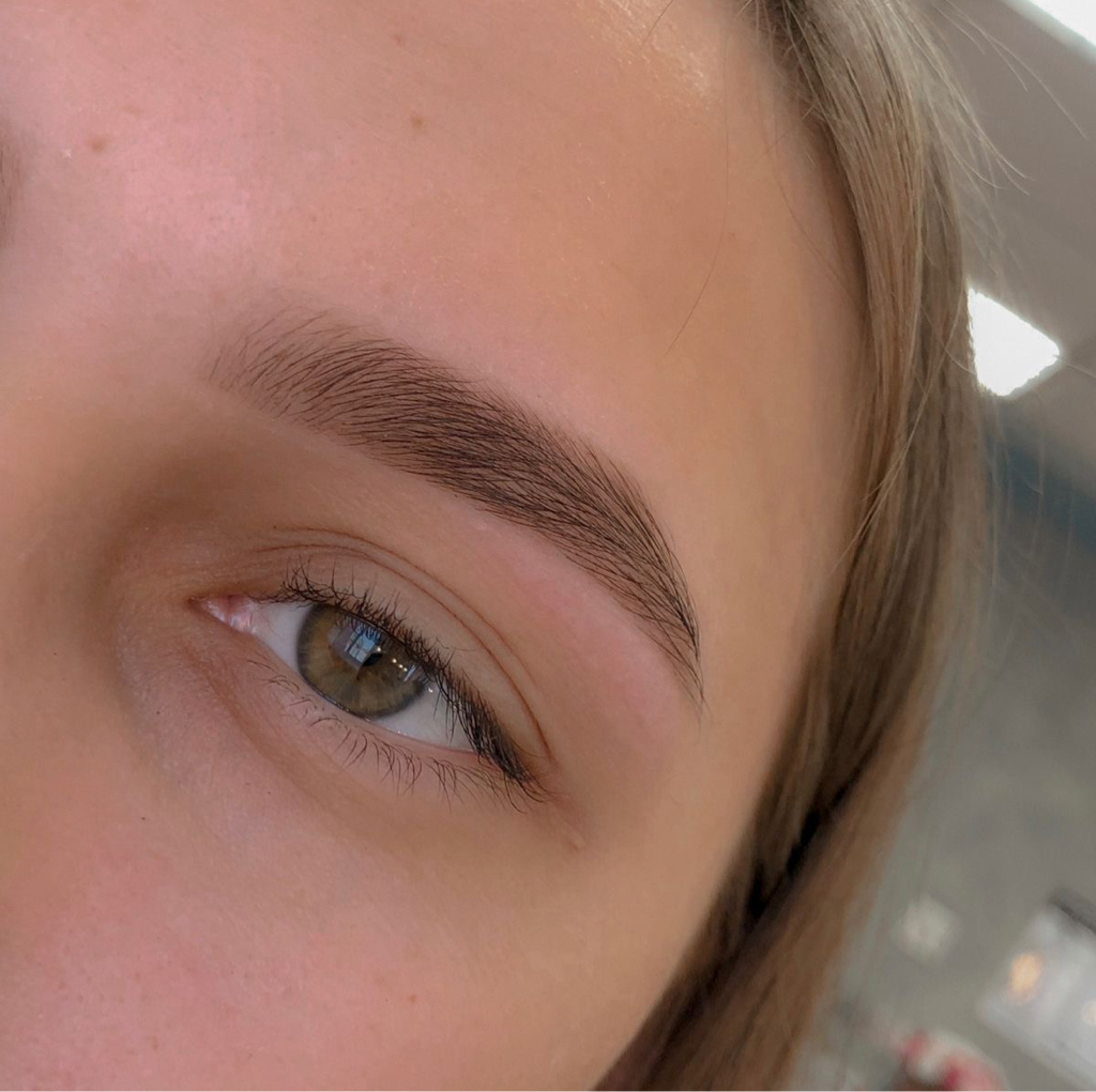 Окрашивание бровей краской