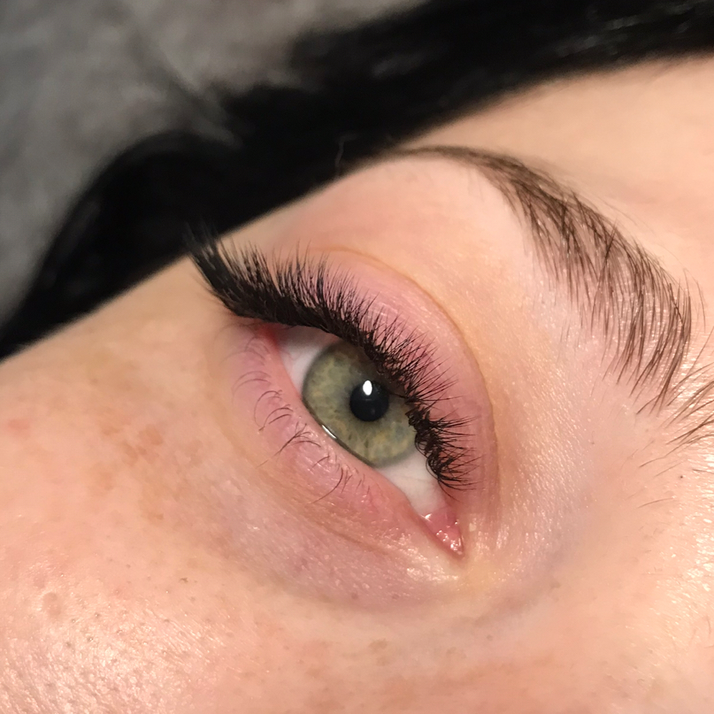 Наращивание ресниц 3D