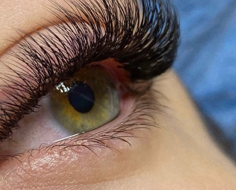 Наращивание ресниц в объеме 3D