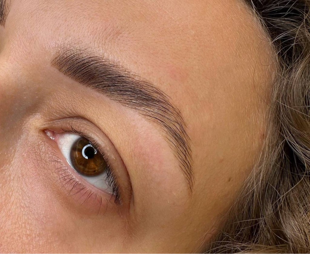 Коррекция бровей