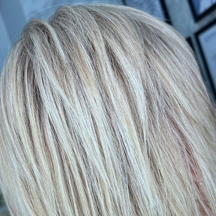 Обесцвечивание + тонирование волос