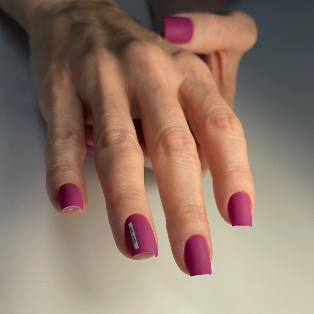 Маникюр с покрытием г/лак