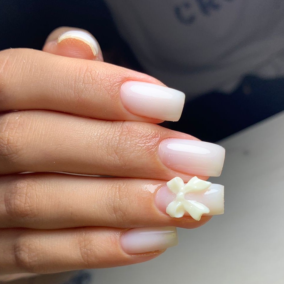 комбинированный маникюр с бабочка руб +200 р