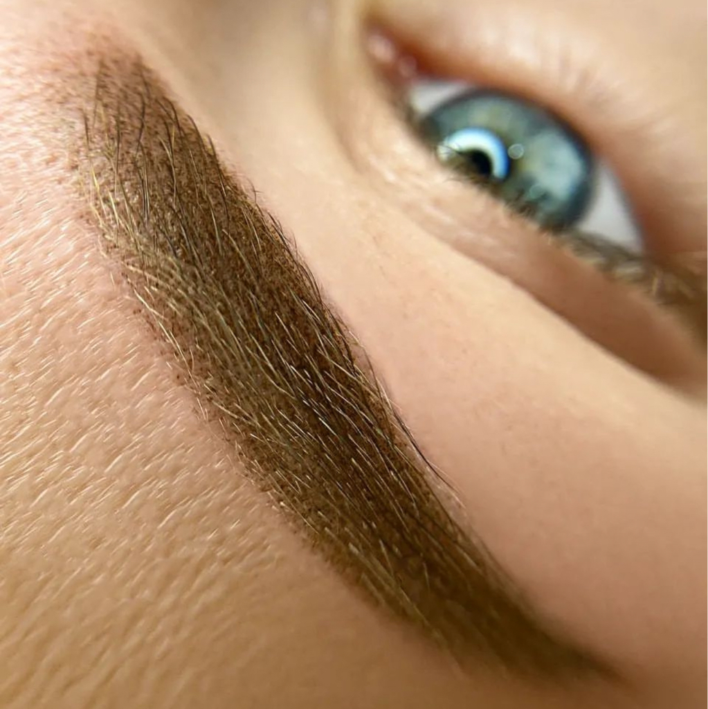 Коррекция татуаж  бровей