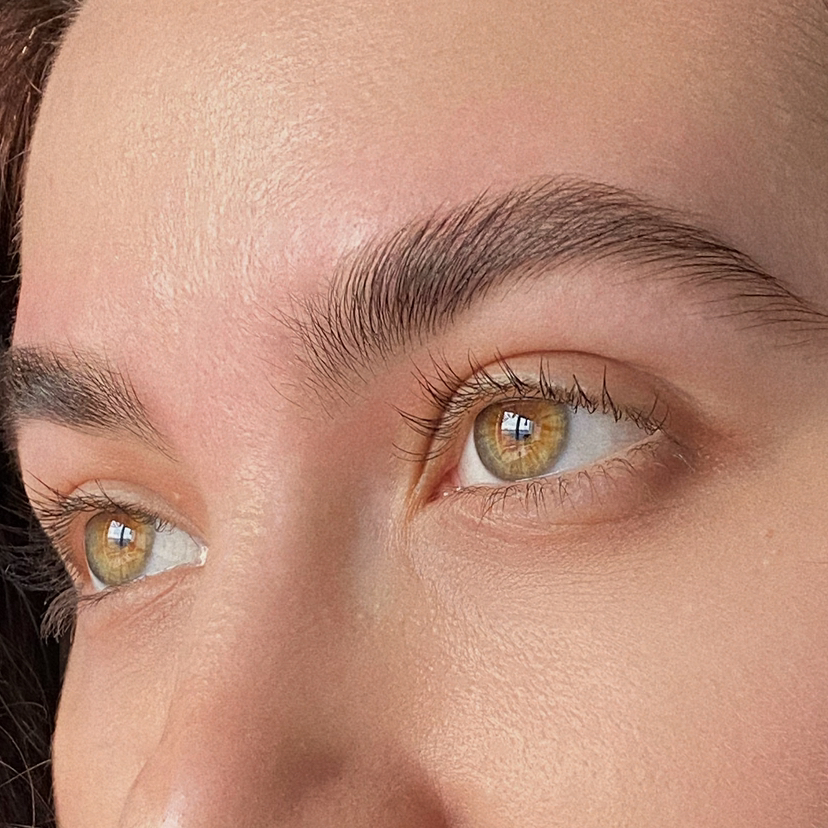 Коррекция бровей