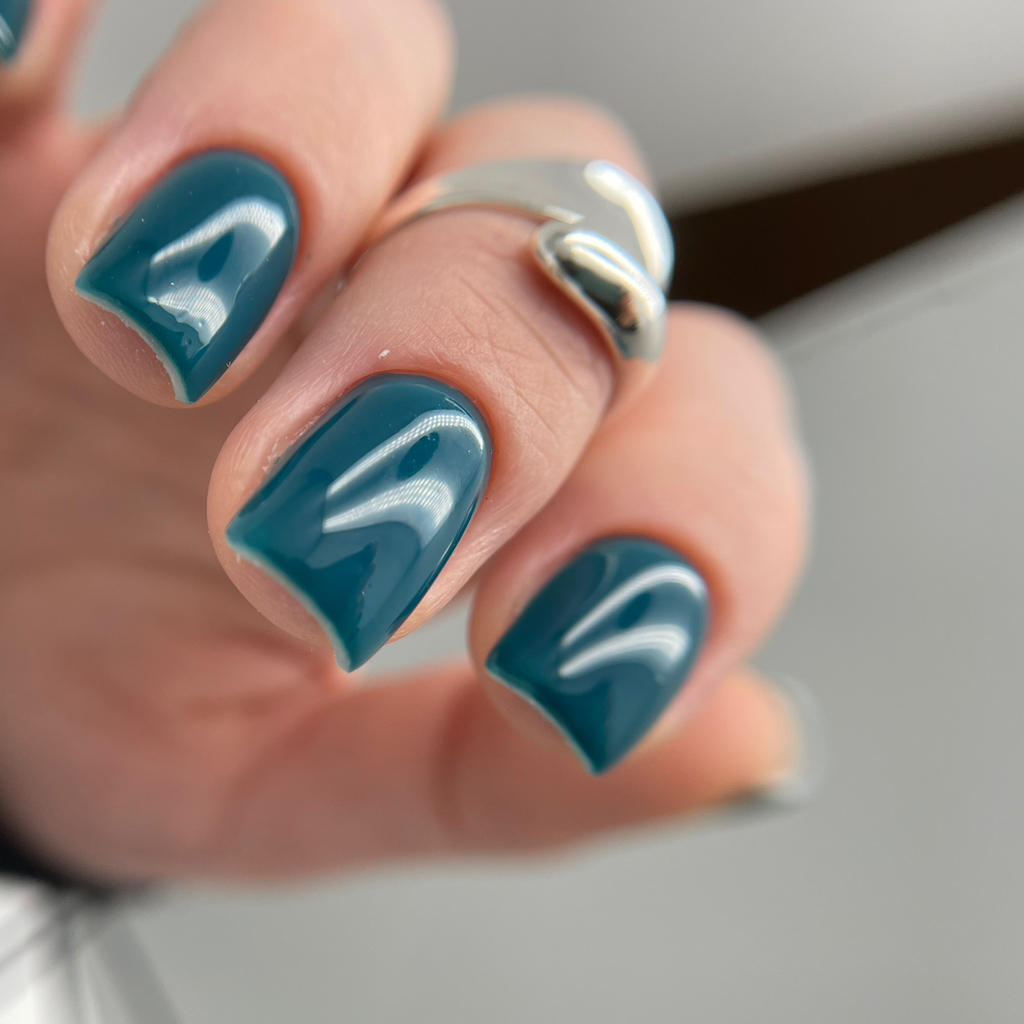 Короткие ногти (длина в ноль)- маникюр с покрытием гель-лак (однотон)