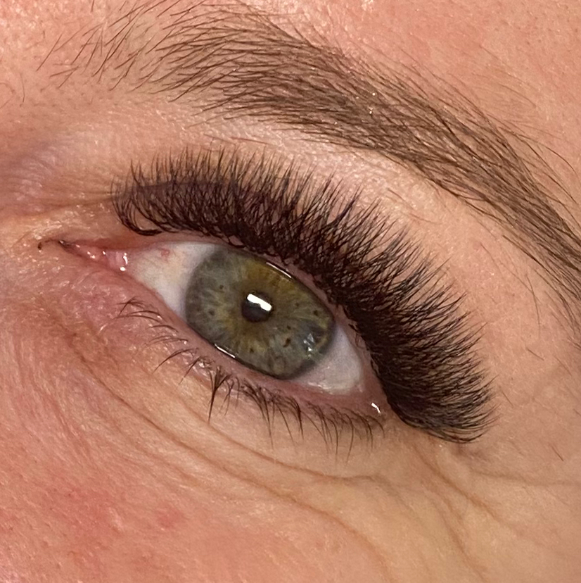 Наращивание ресниц 4D