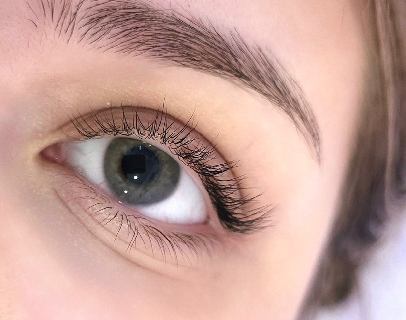 Комплекс:итальянское восстановление ресниц с наращиванием уголков + брови