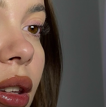 Адаптированное наращивание верхних ресниц