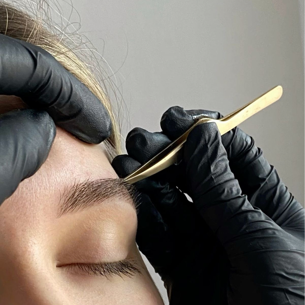 Коррекция бровей