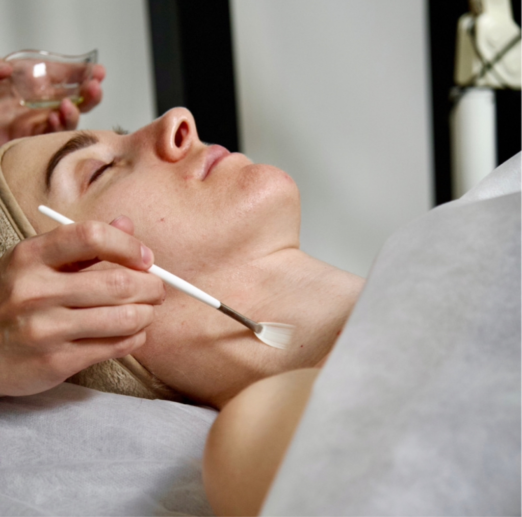 Комбинированная чистка лица + пилинг Medicare