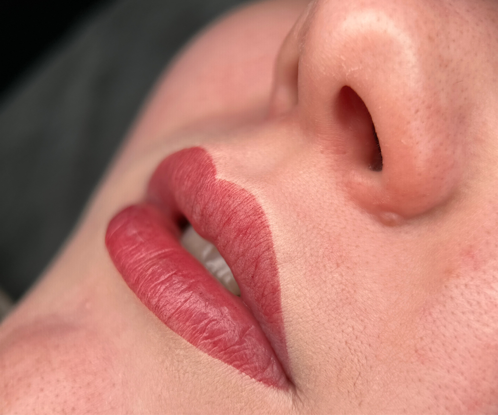 Перманентный макияж губ