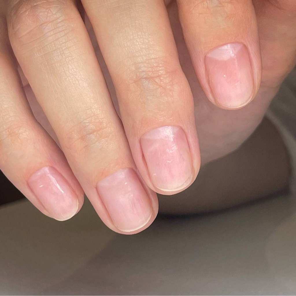 Снятие покрытия с маникюром