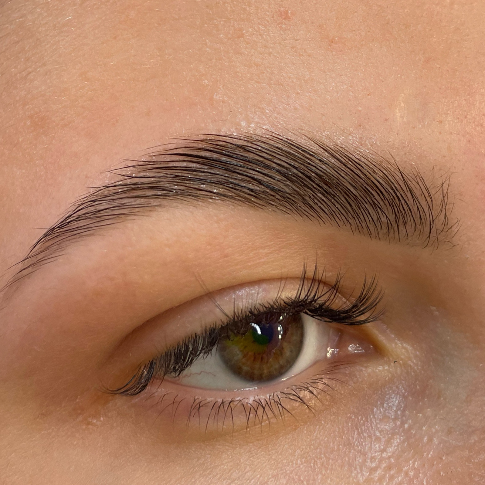 Окрашивание бровей