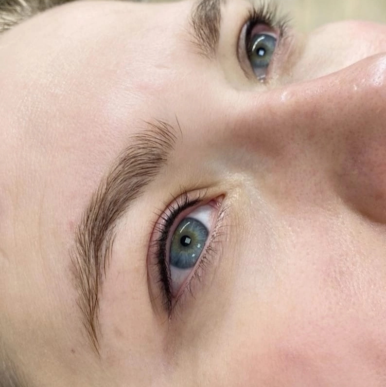 Перманентный макияж : межресничное пространство
