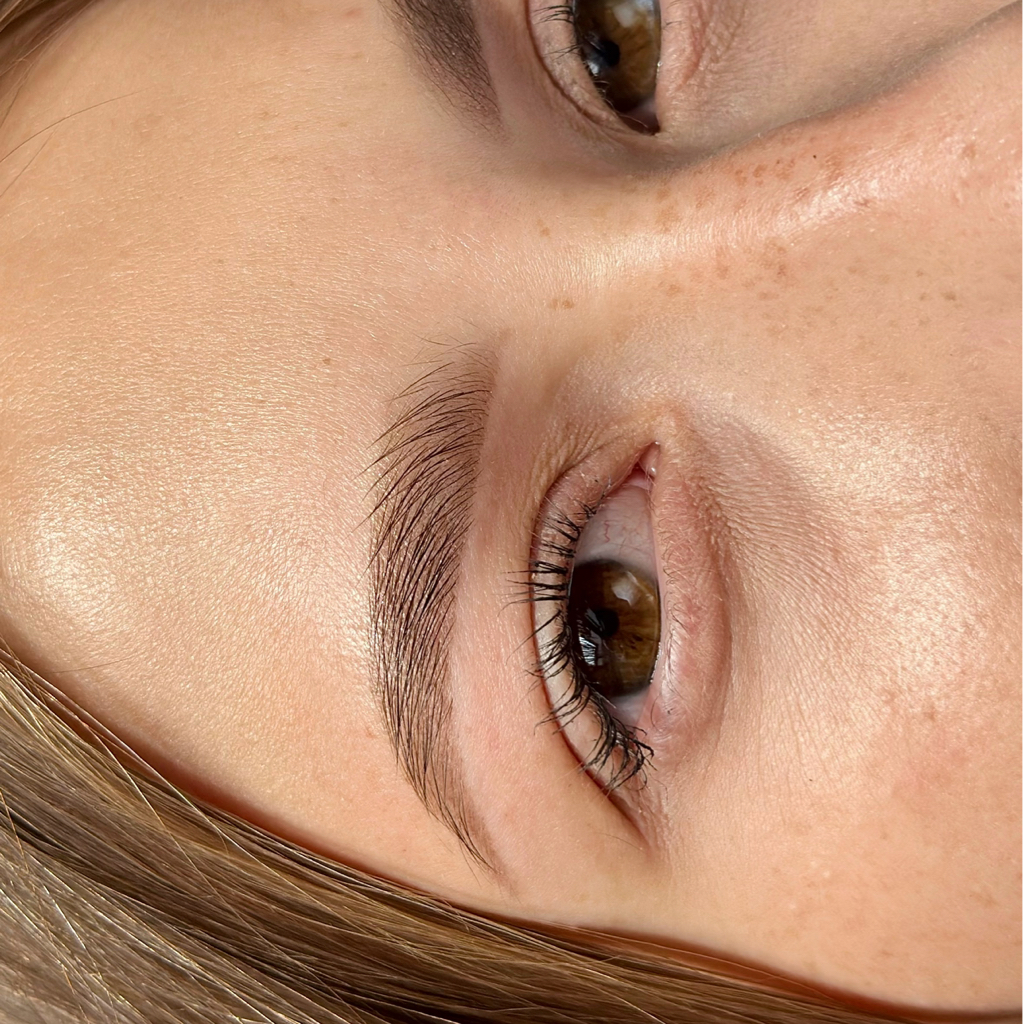 Фарбування брів & корекція