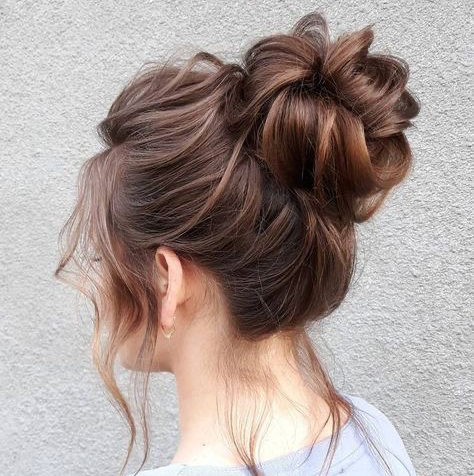 Прическа праздничная