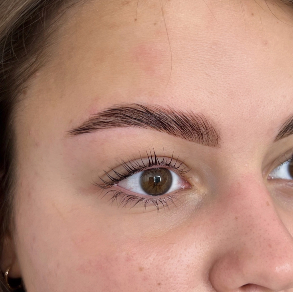 Долговременная укладка бровей