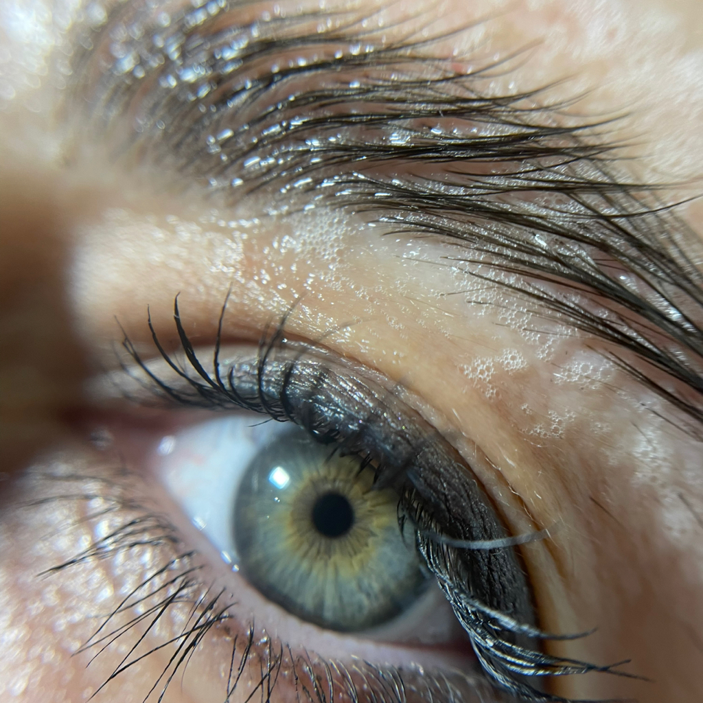 Ламинирование ресниц+долговременная укладка бровей со скидкой