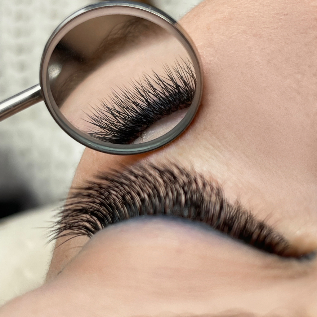 Наращивание ресниц, тройной объём (3D)