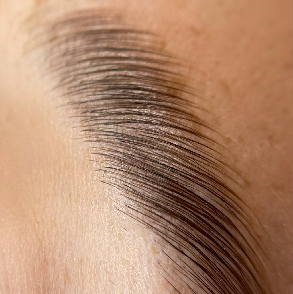 Долговременная укладка бровей