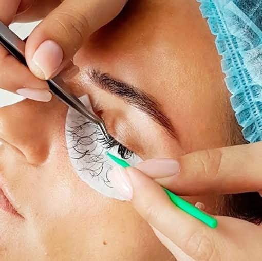 Снятие искусственных ресниц перед наращиванием, другого мастера